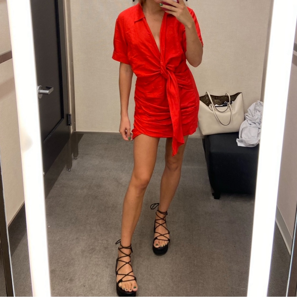 en saison cocktail mini dress in red with a tie knot